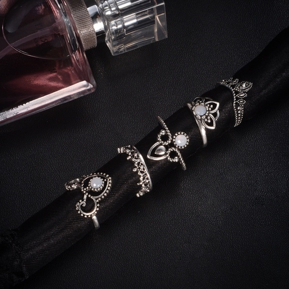 **KORDULA* 5-Pc Vintage Silver Gem Fashion Ring Set - Picture 2 of 5